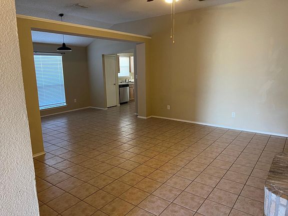 4th image of 10905 Deauville Cir S