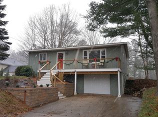 411 S Clymer St, Pentwater, MI 49449