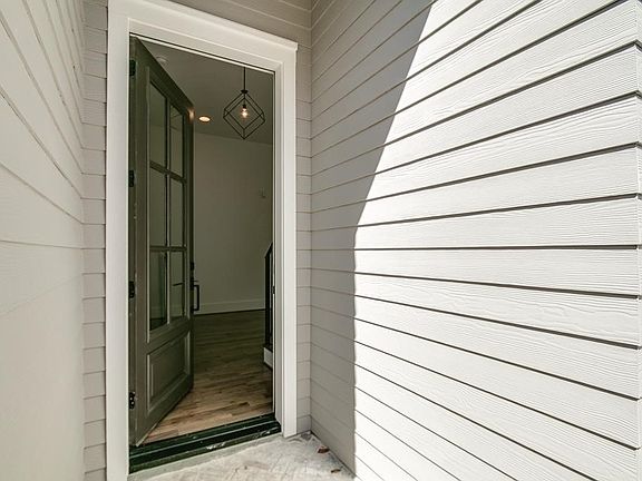 5th image of 629 E 6th 1/2 St