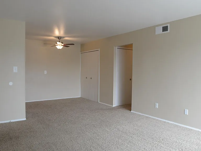 Embassy West Apartments — Photo 6