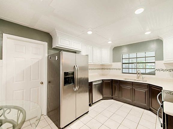 5th image of 943 Sand Crest Dr