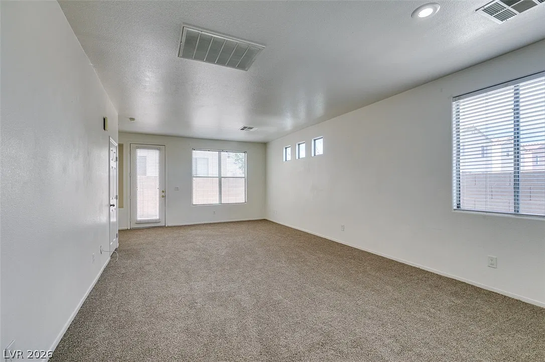 3 bed, 2.5 bath, 1411 sqft, $1,695 — Photo 4