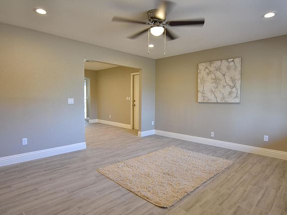 3rd image of 2460 E Isabella Ave