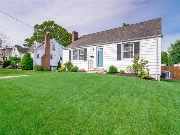 19 Chatham Dr, Norwalk, CT 06854