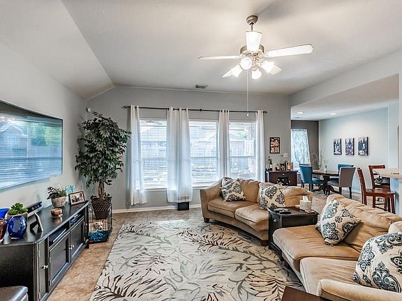 4th image of 25600 Thistle Valley Ct