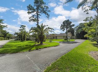 464 Westwood Cir W, West Palm Beach, FL 33411