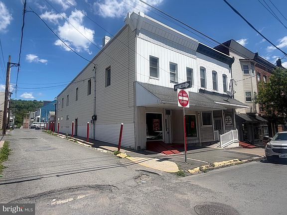 4th image of 21 E Centre St