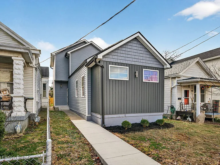 914 Ash St — Photo 1