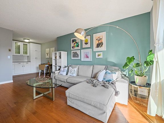 4th image of 998 W 19th Ave #405