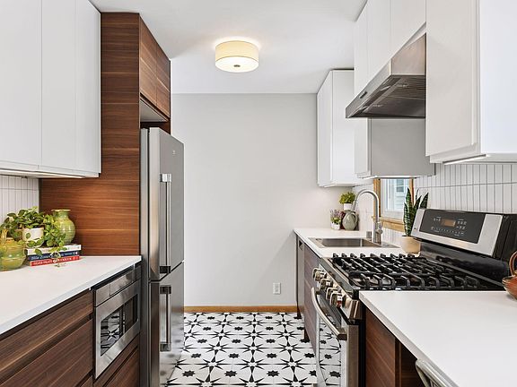 4th image of 9015 Stanlen Rd