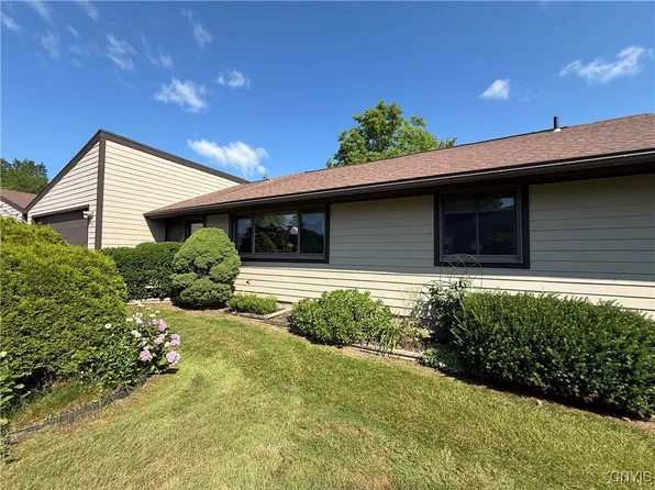 743 Village Blvd S, Baldwinsville, NY 13027