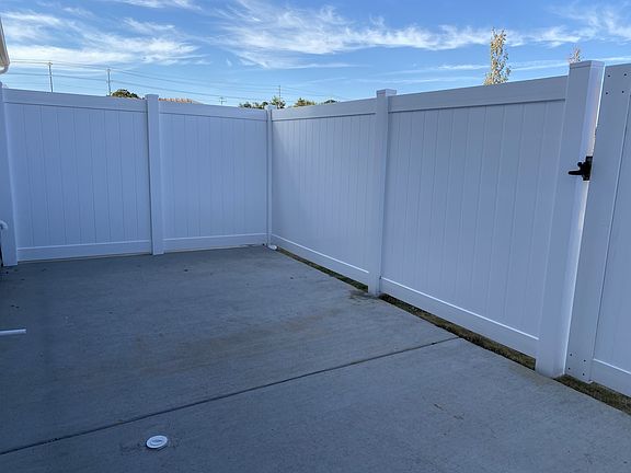 Large outside private large patio with gate File Photo