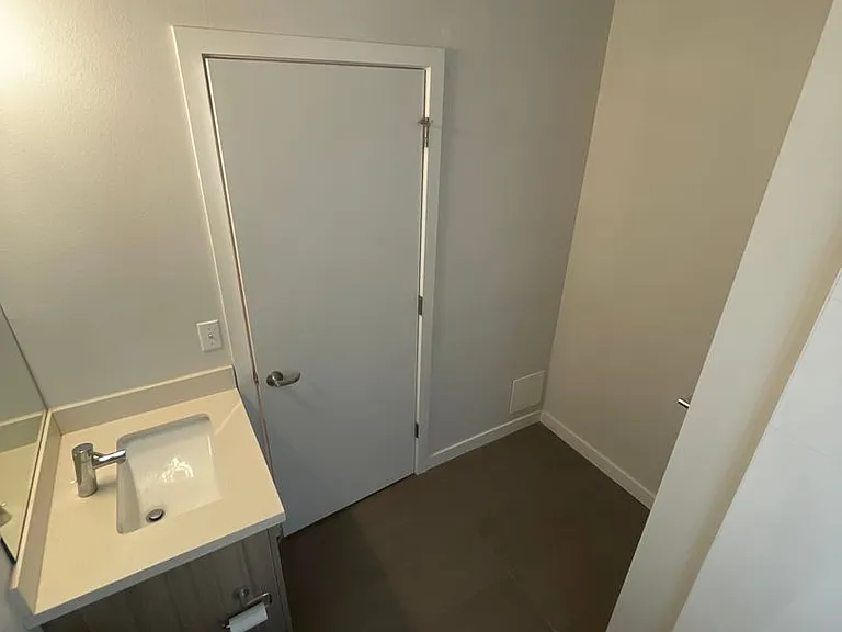 6408 Phinney - Located at the top of Phinney Ridge — Photo 24