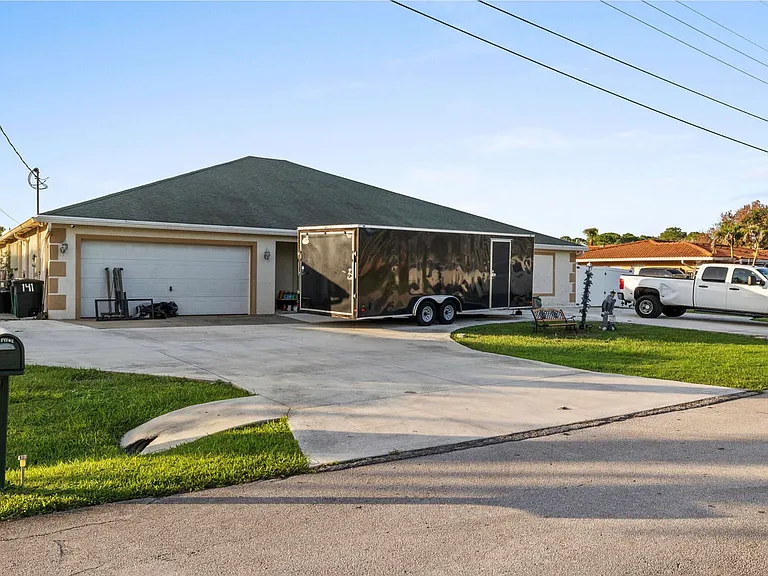 141 NE Naranja Ave — Photo 1