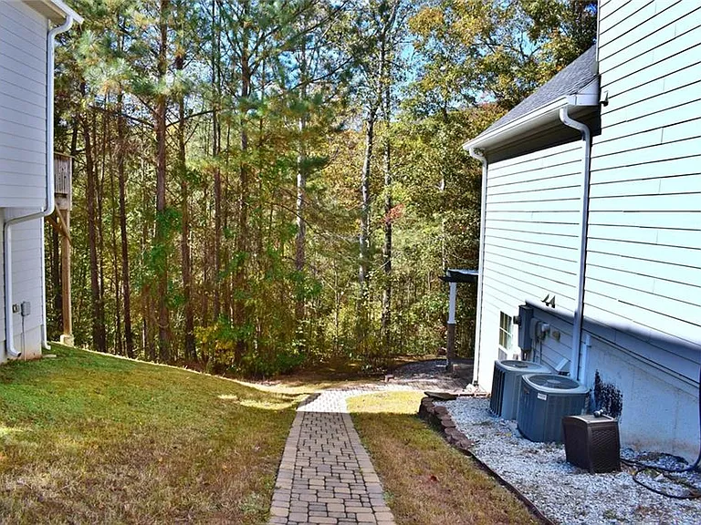 3445 Anneewakee Falls Pkwy — Photo 1