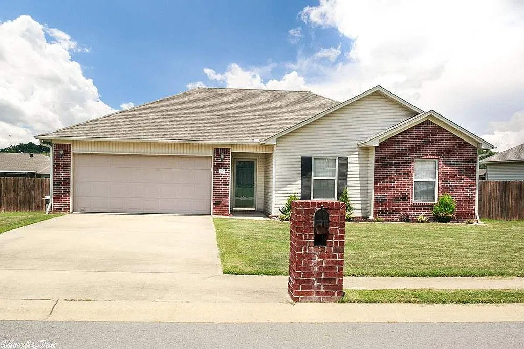 3 bed, 1200 sqft, $1,450 — Photo 1