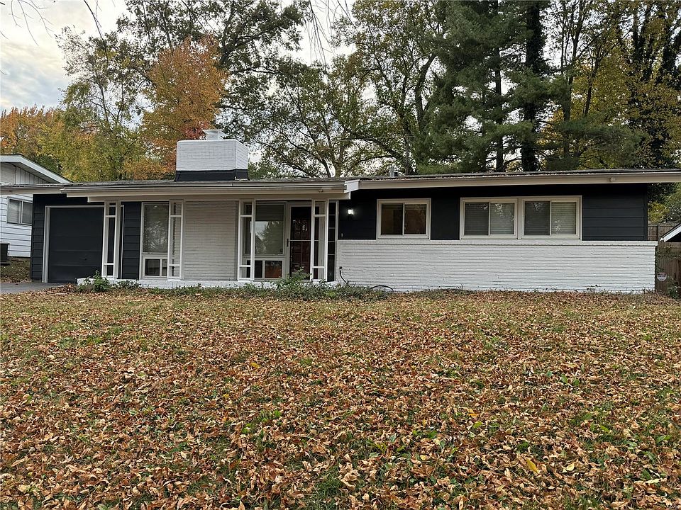 1st image of 385 Waterford Dr