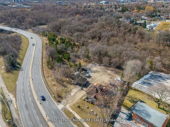 3rd image of 255 Albion Rd