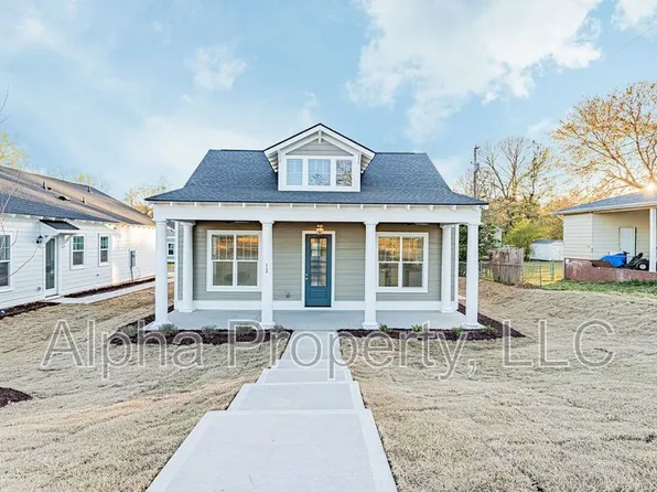 12 Magnolia Dr, Travelers Rest, SC 29690