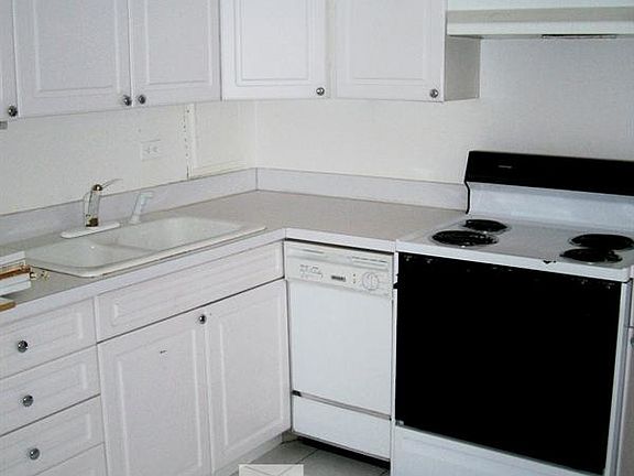 5th image of 1446 N Dearborn St APT 05E
