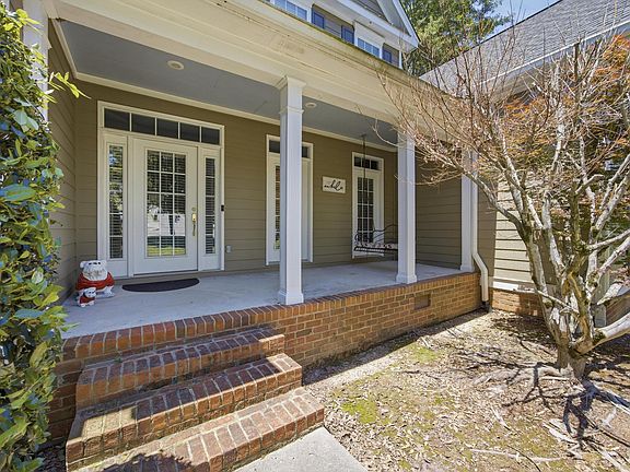 4th image of 131 Clear Springs Dr