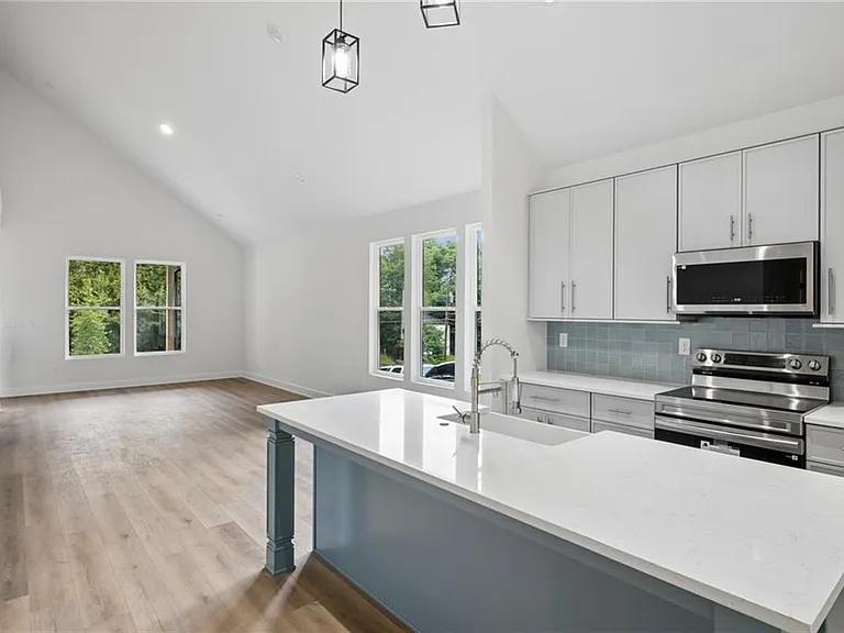 2050 Morehouse Dr NW — Photo 14