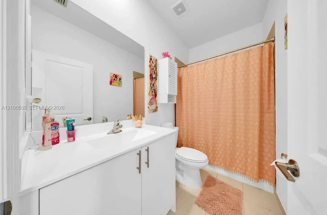 3 bed, 2.5 bath, 1442 sqft, $3,200 — Photo 4