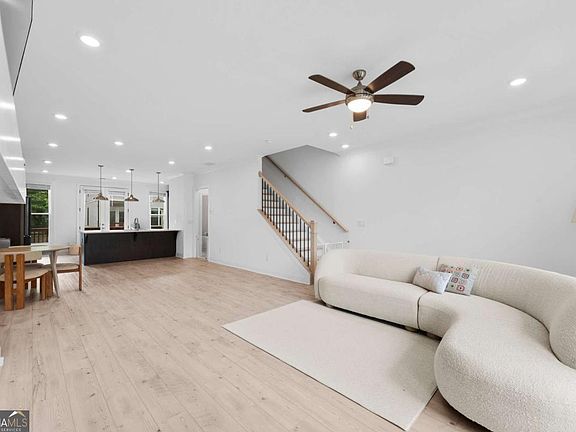 3rd image of 3186 Moor View Rd #26