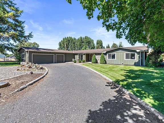 3rd image of 387 NE Marmot Ln