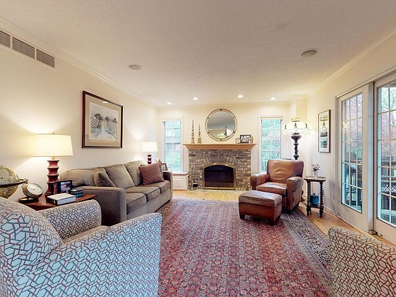 3rd image of 2816 Thompson Dr