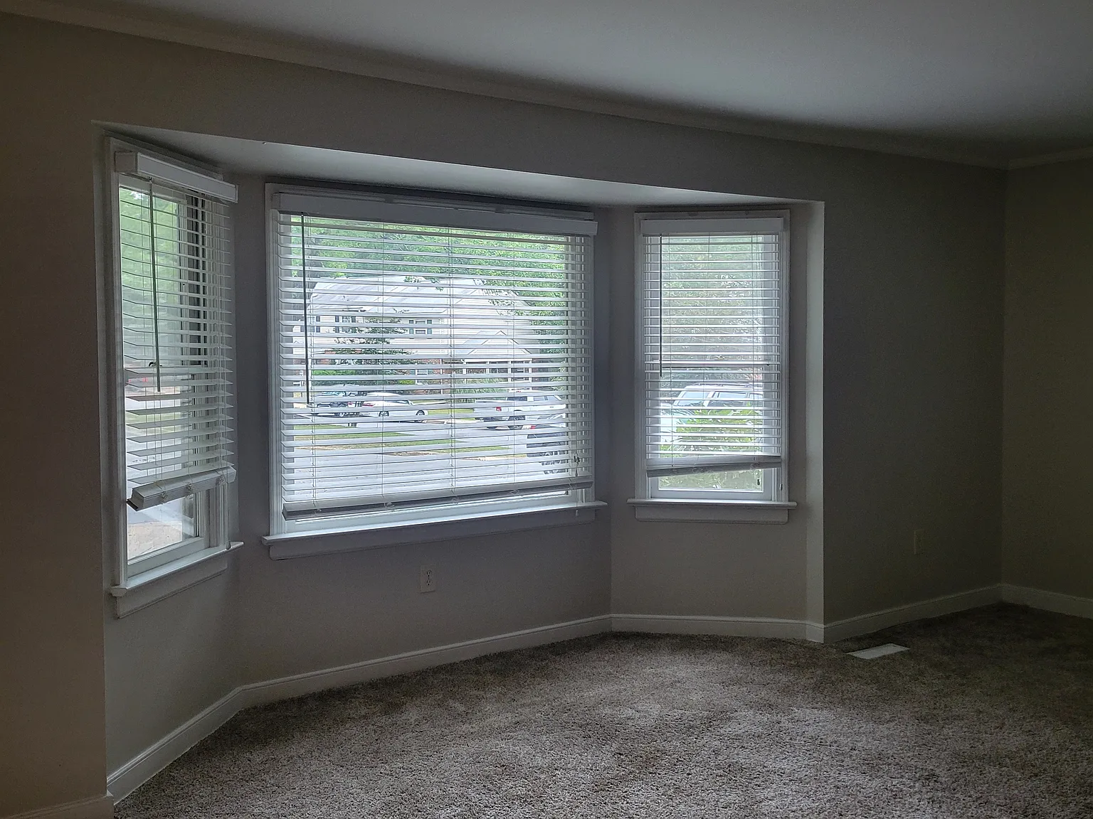3 bed, 2392 sqft, $2,300 — Photo 4