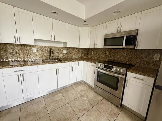 8700 SW 133rd Avenue Rd #302 — Photo 3