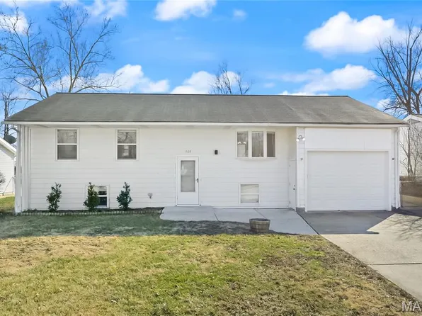 360 Imperial Ln, Fenton, MO 63026