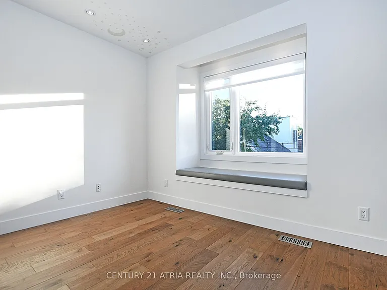10 Palmerston Ave — Photo 30