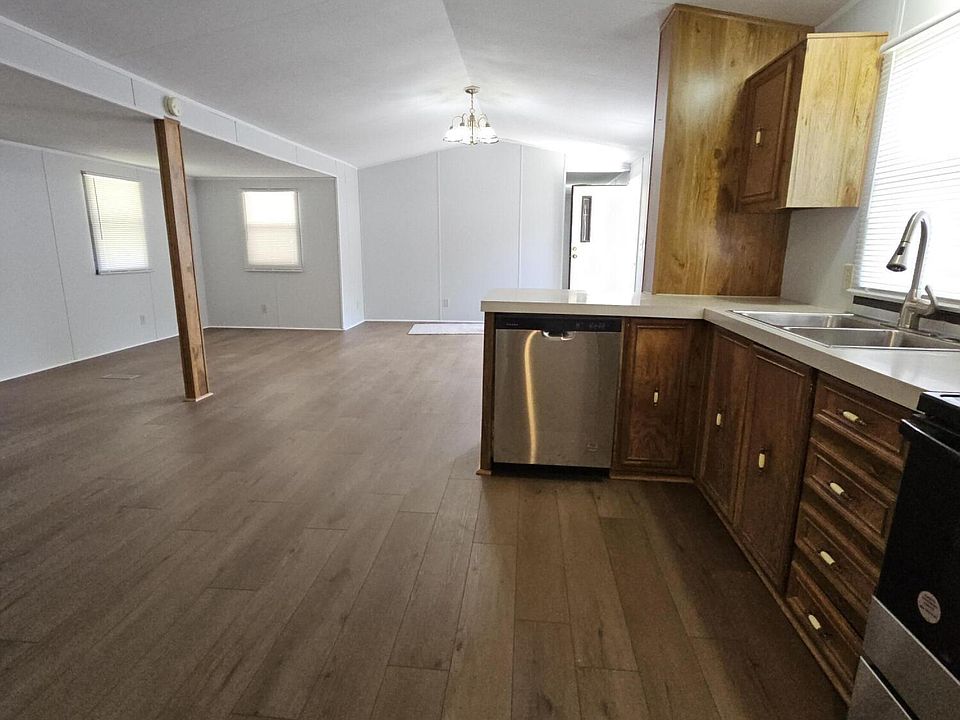 2nd image of 18 Lakeside Dr