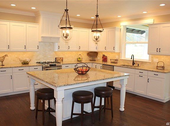 Large center island with lots of seating.  This floor plan is ideal for entertaining.