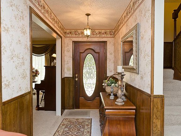 ENTRY WITH TILE FLOORING.
