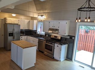 417 Fowler St, Howell, MI 48843