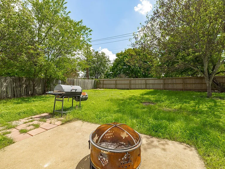 8413 Priest River Dr — Photo 24