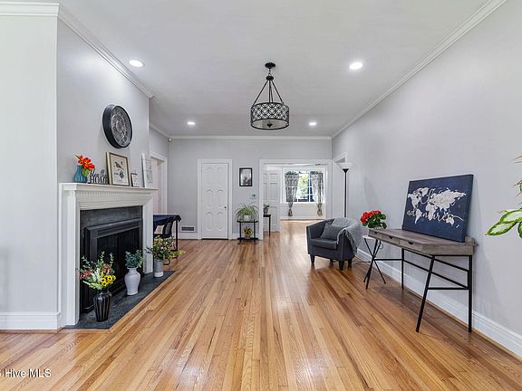 5th image of 806 Beech Street