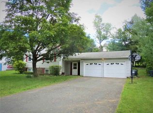 18 Bayberry Ct, East Greenbush, NY 12061