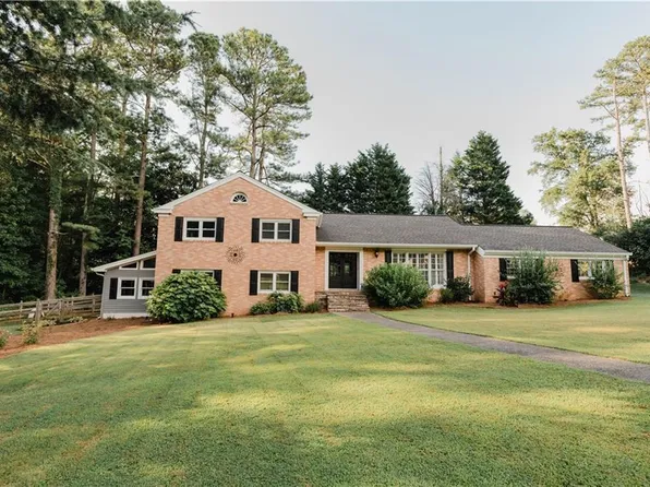 107 Buena St, Bremen, GA 30110