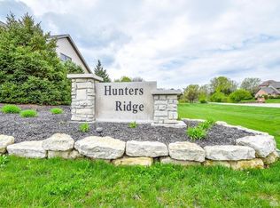 937 Hunters Ridge Dr, Tipp City, OH 45371