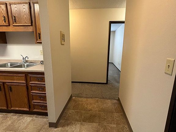 4th image of 1408 Oak Manor Ave S #118