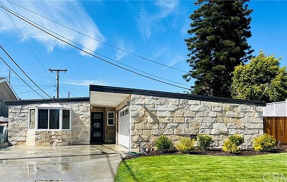 2nd image of 3921 Thornburgh Pl