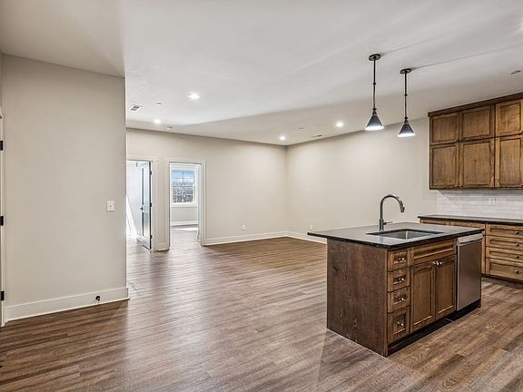 5th image of 118 N Main St #D