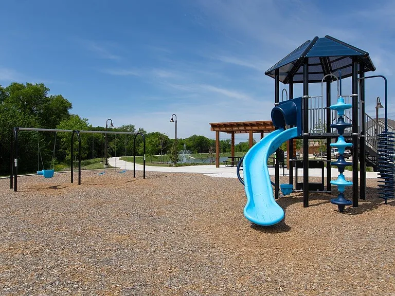 1604 Mineral Point Pl — Photo 37