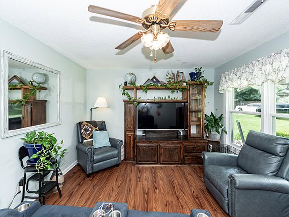 4th image of 108 Stanford Ct