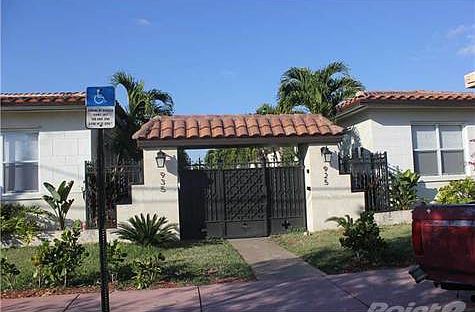 4th image of 925 Marseille Dr APT 1