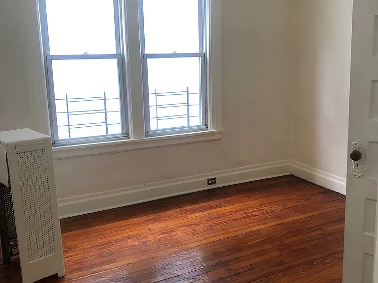 139 W 4th St #3 — Photo 11